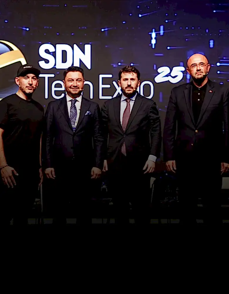 arda-odemis-sdntechexpo-sahnesinde-ardventure